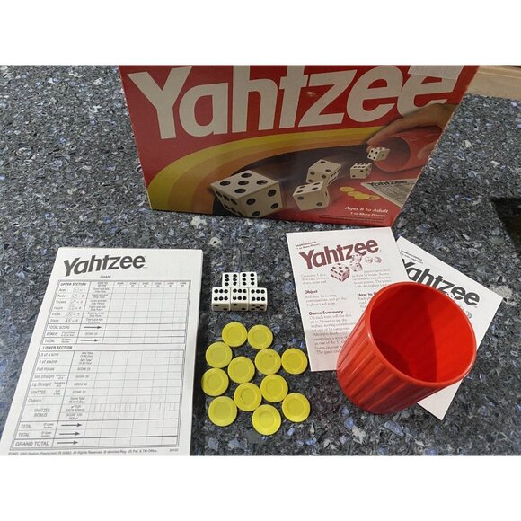 Yahtzee Dice Board Game Vintage 1996 MB Milton Bradley Score Cards vintage game - Picture 5 of 10